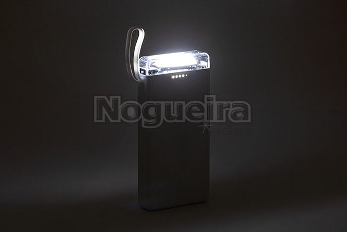 Carregador Portátil com Lanterna Personalizado